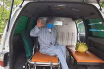 Sản phụ V.T.N. khoẻ mạnh trong ngày ra viện (Ảnh - Đặng Thanh) 