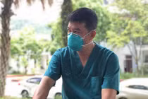 BS. CKII. Trần Thanh Linh - Phó trưởng Khoa Hồi sức cấp cứu Bệnh viện Chợ Rẫy (Ảnh - Ngọc Mai) 