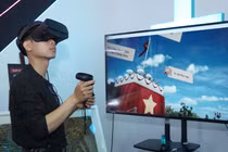 Việc chiêm ngưỡng di sản văn hoá truyền thống với công nghệ hiện đại, cho cảm nhận thêm gần gũi và thú vị hơn.