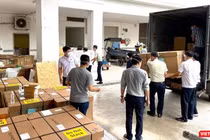 Khẩn trương đưa trang thiết bị, thuốc men về Trung tâm hồi sức COVID-19 