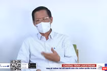 Chủ tịch UBND TP.HCM Phan Văn Mãi trả lời thắc mắc của người dân (Ảnh chụp màn hình giao lưu trực tuyến) 
