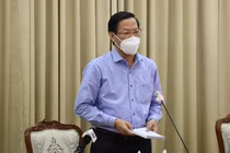 Chủ tịch UBND TP.HCM Phan Văn Mãi yêu cầu chuẩn bị sẵn sàng các phương án đón học sinh trở lại trường học trong tháng 12/2021. Ảnh: Linh Nhi