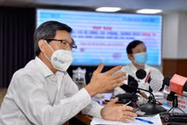 Bác sĩ Nguyễn Trí Dũng - Giám đốc HCDC trong một cuộc họp báo diễn ra mới đây - Ảnh: Tuổi Trẻ