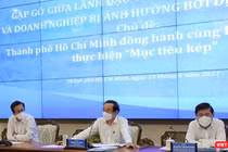 Bí thư Thành ủy TP.HCM Nguyễn Văn Nên; Phó Bí thư Thường trực Thành ủy Phan Văn Mãi; Chủ tịch UBND TP.HCM Nguyễn Thành Phong chủ trì hội nghị. Ảnh: Huyền Mai 