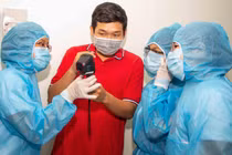 TP.HCM rà soát chặt chẽ, kiểm dịch toàn bộ hành khách (Ảnh: Trần Linh) 