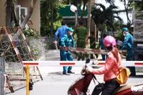  Lực lượng chức năng khoanh vùng block A1, chung cư Sunview Town (phường Hiệp Bình Phước, TP Thủ Đức) - Ảnh Nhật Thịnh