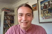 Giáo sư Tulio de Oliveira