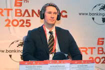 Ông Richard Holland