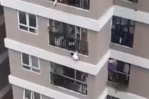 Video bé gái rơi từ tầng 12