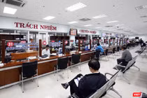 Công chức Đà Nẵng làm việc tại cổng một cửa Trung tâm hành chính TP