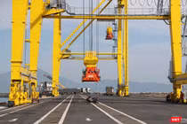 Sau năm 2020, Cảng Liê Chiểu sẽ từng bước phát triển để đảm nhận vai trò khu bến chính của cảng cửa ngõ quốc tế tại khu vực miền Trung, tiếp nhận tàu có trọng tải 100.000 tấn. Tàu container có sức chở từ 6.000-8.000 TEUS. 