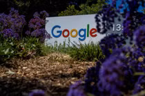 Google là 1 trong 4 công ty được Bộ quốc phòng Mỹ hợp tác. Ảnh: Reuters.