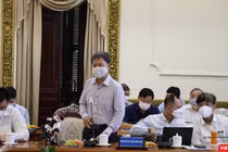 PGS.TS.BS Đỗ Văn Dũng - Trưởng khoa Y tế Công cộng, Đại học Y dược TP.HCM tại cuộc họp với lãnh đạo Thành phố