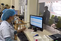 Kết hợp tăng cường kiểm dịch cửa khẩu, đề phòng lây Lan đậu mùa khỉ, đồng thời đẩy mạnh các biện pháp phòng chống, ứng phó với dịch bệnh