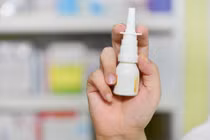 Thuốc xịt mũi chứa corticoid dễ gây suy thượng thận nếu dùng quá liều