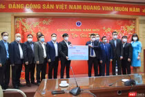 Bộ trưởng Bộ Y tế Nguyễn Thanh Long đã tiếp nhận 21 tỷ đồng do các đơn vị hỗ trợ cho ngành Y tế mua vaccine phòng chống COVID-19