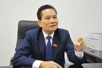 Ông Bùi Sĩ Lợi: Ngành y tế là ngành chăm lo cho sức khoẻ của người dân, bảo vệ tính mạng con người như lực lượng vũ trang bảo vệ nhân dân. Vậy tại sao ngành y tế không cho áp dụng phụ cấp 1,8 như lực lượng vũ trang?