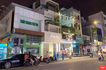 Lực lượng y tế phong toả khu vực vừa phát hiện ca mắc COVID-19 mới trên đường Lê Duẫn