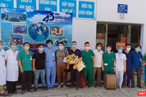Doàn y bác sĩ của Bệnh viện C Đà Nẵng tại buổi lên đường hỗ trợ Bắc Giang chống dịch COVID-19.