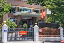 Toà nhà Ngân hàng Nhà nước chi nhánh Đà Nẵng bị phong tảo do có ca dương tính SARS-CoV-2 là nhân viên tại đây. (ảnh ĐT)