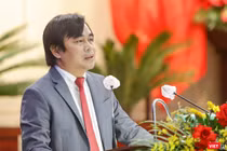 Ông Tô Văn Hùng - Giám đốc Sở TN&MT TP Đà Nẵng trong phiên chất vấn kỳ họp thứ 4, HĐND TP Đà Nẵng khóa X diễn ra chiều ngày 16/12.