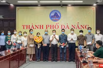 Quang cảnh buổi tiễn đoàn y bác sĩ của Đà Nẵng lên đường hỗ trợ tỉnh Bắc Giang chống dịch COVID-19 (Ảnh Ngọc Thuỷ)