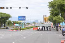 Chốt kiểm soát phòng dịch tại khu vực cầu Rồng trong thời gian Đà Nẵng thực hiện giãn cách xã hội theo Chỉ thị 05/CT-UBND của Chủ tịch UBND TP Đà Nẵng