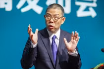 Ông Chung Thiểm Thiểm trở thành người giàu nhất Trung Quốc và giữ vững vị trí trong 4 năm liên tiếp nhờ nước uống thiên nhiên Nongfu Spring (ảnh: SCMP)