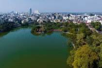 Vì sao Hà Nội thí điểm cấm ô tô trên 16 chỗ vào phố cổ và Hồ Gươm?