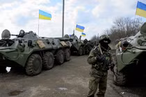 Binh sĩ Ukraine trên xe tăng tiến sang lãnh thổ Nga (Ảnh: Getty)