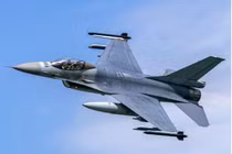 Ukraine hy vọng máy bay chiến đấu F-16 có thể giúp họ giành ưu thế trên không trên chiến trường (Ảnh: Sohu)