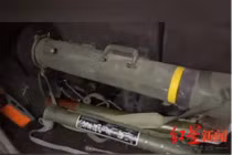 Tên lửa Javelin và súng phóng lựu Panzerfaust được lính Ukraine mang đổi cho quân Nga lấy đồ hộp (Ảnh: Hongxing).