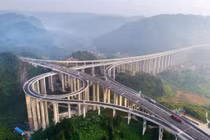 Năm 1988, Trung Quốc mới có 20 km đường cao tốc đầu tiên, nay đã có 183.600 km, đứng đầu thế giới. Ảnh: Sina.