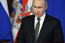 Tổng thống Putin tuyên bố: ông Zelensky đã bị các phần tử phát xít chi phối, hy vọng hòa bình ở Đông Ukraine đã tan (Ảnh: AP).