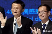 4 năm trước đây, khi trao quyền cho Trương Dũng, có lẽ Jack Ma không nghĩ đến lại có ngày hôm nay (Ảnh: Sina)