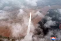 Triều Tiên phóng thử tên lửa liên lục địa Hwasong-18 trước đây. Ảnh: KCNA/Reuters.