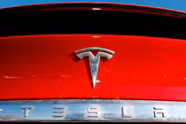 Xe điện Tesla hiện không được hoan nghênh tại Hàn Quốc (Ảnh: Reuters).