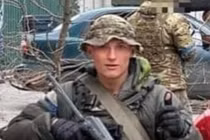 Jordan Gatley khi tham gia chiến đấu tại Ukraine (Ảnh: Reuters).