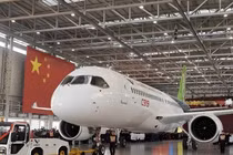Bộ Thương mại Mỹ sử dụng đòn cấm vận xuất khẩu động cơ và linh kiện cho máy bay C919 để ép Trung Quốc bãi bỏ hạn chế xuất khẩu đất hiếm. Ảnh: Sohu.