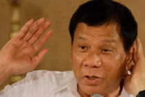 Giới nghiên cứu cho rằng sau khi thất bại trong chính sách thân Trung Quốc , ông Duterte đang quay lại với Mỹ (Ảnh: AP).