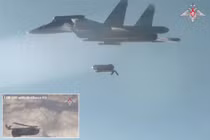 Bom FAB-3000 UMPK được thả từ Su-34. Ảnh: QQnews.