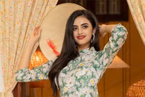 Hoa hậu Hoàn vũ Ấn Độ - Rhea Singha checkin cầu Rồng (Đà Nẵng)