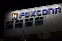 Logo của Foxconn bên ngoài tòa nhà công ty ở Đài Bắc, Đài Loan, ngày 10/11/2022. REUTERS/Ann Wang//