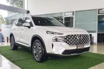 Hyundai SantaFe tung ưu đãi lớn để xả hàng tồn
