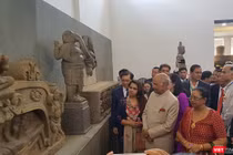 Sáng 19/11, Tổng thống Ấn Độ Ram Nath Kovind và phu nhân nhân đã đến thăm Bảo tàng điêu khắc Chăm tại Đà Nẵng.