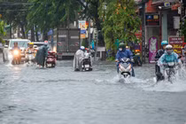 Mưa lớn gây ngập cục bộ tại nhiều tuyến đường trên địa bàn TP Đà Nẵng (Ảnh Minh Trí)