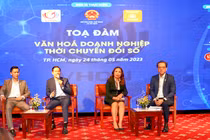 Các diễn giả chia sẻ tại buổi tọa đàm với chủ đề “Văn hóa doanh nghiệp thời chuyển đổi số”