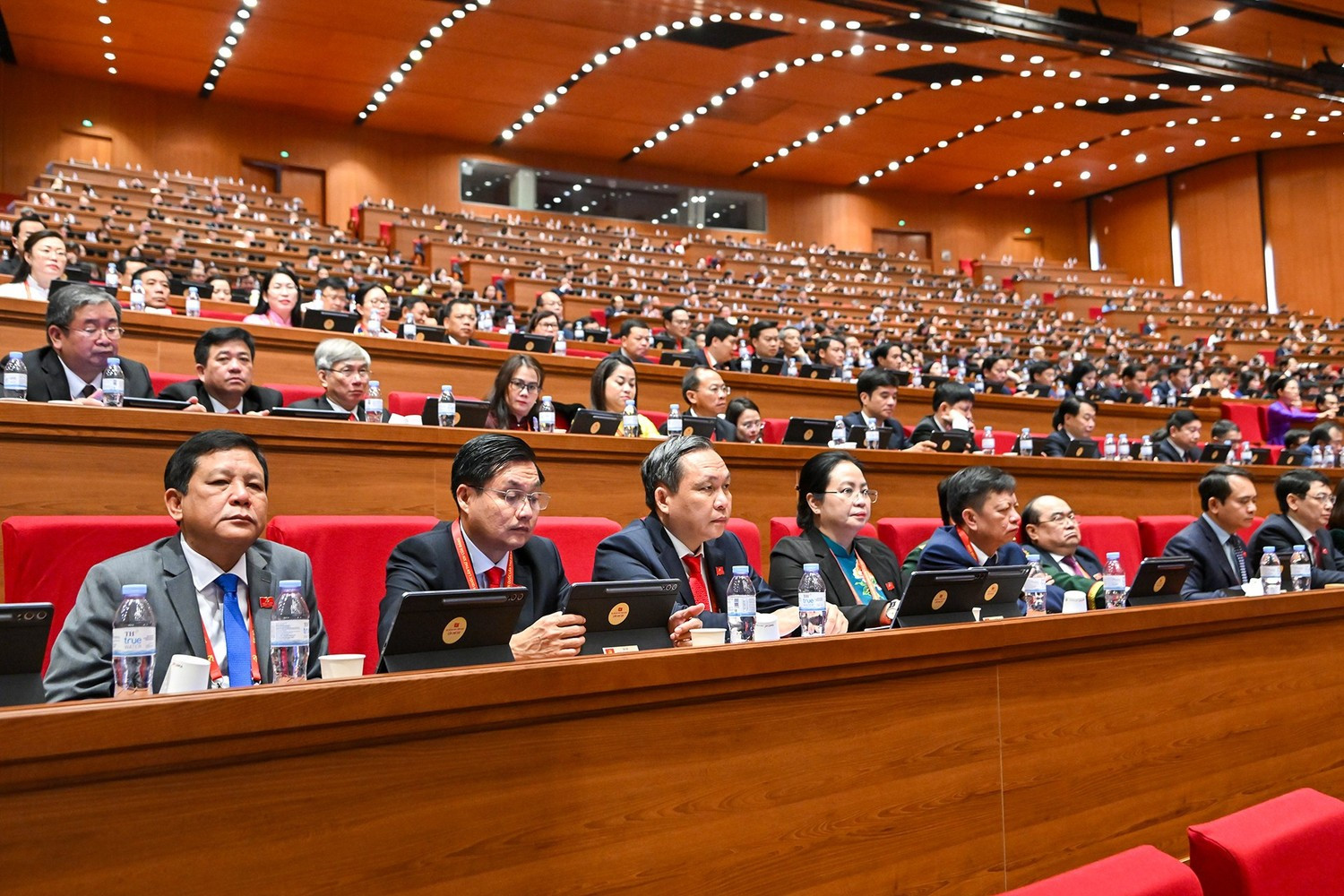 Các đại biểu dự phiên thảo luận các dự thảo văn kiện của Đại hội Đảng toàn quốc lần thứ XIV.