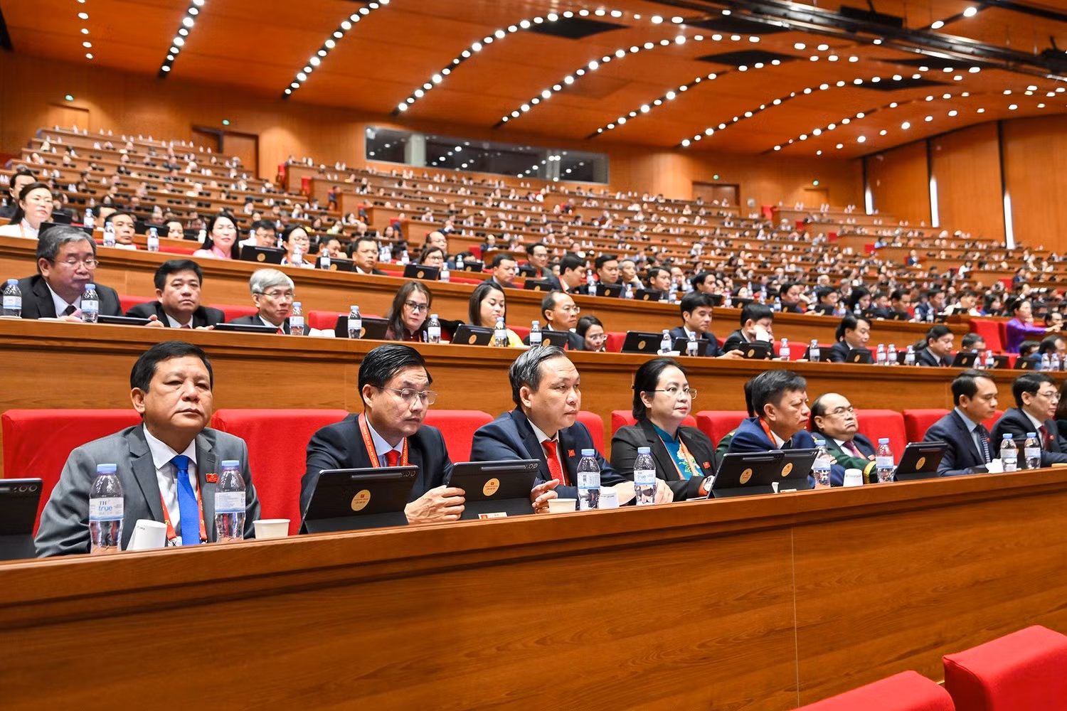 Các đại biểu dự phiên thảo luận các dự thảo văn kiện của Đại hội Đảng toàn quốc lần thứ XIV.