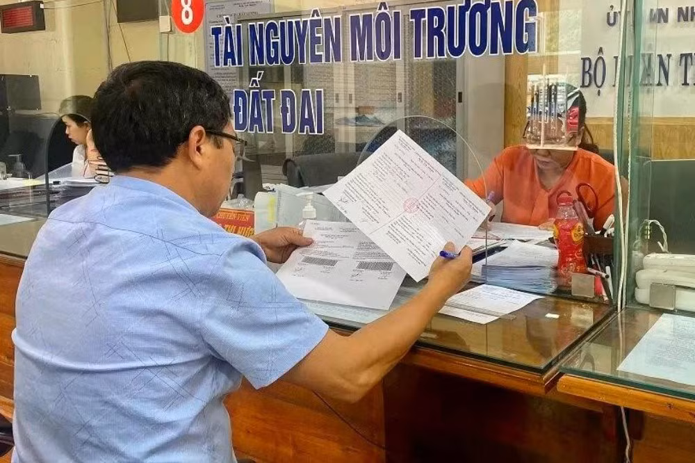 Người dân nghiêm túc thực hiện cập nhật thông tin đất đai, sẽ tạo nền tảng giảm giấy tờ và kê khai trong giải quyết thủ tục hành chính. Ảnh: thanhhoa.gov.vn.